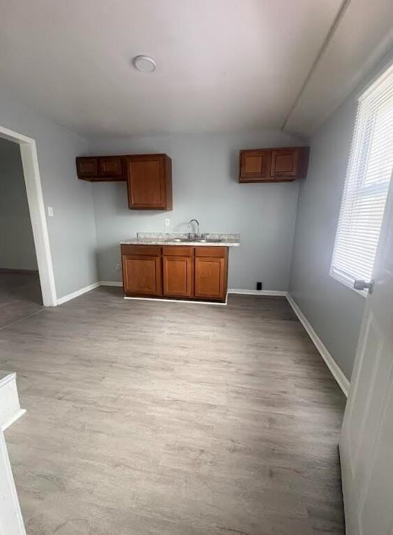 16878 Salem St - Photo 4 of 10