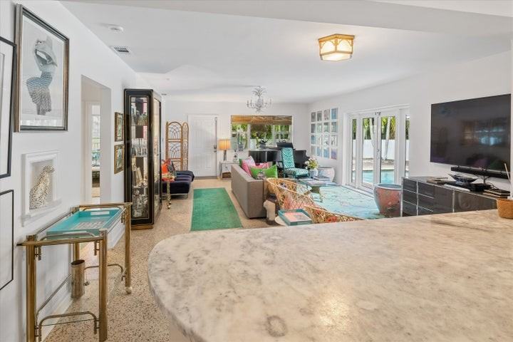 202 32nd Street - Photo 5 of 9