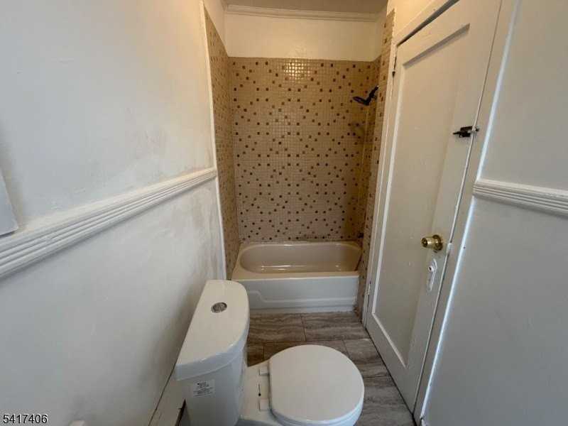 205 Chancellor Ave #2 - Photo 3 of 8