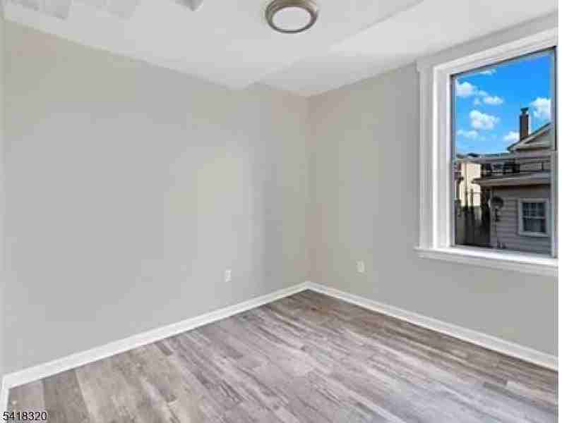 84 2nd St #4 - Photo 3 of 16