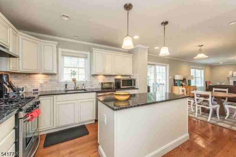 78 Western Ave - Photo 3 of 26