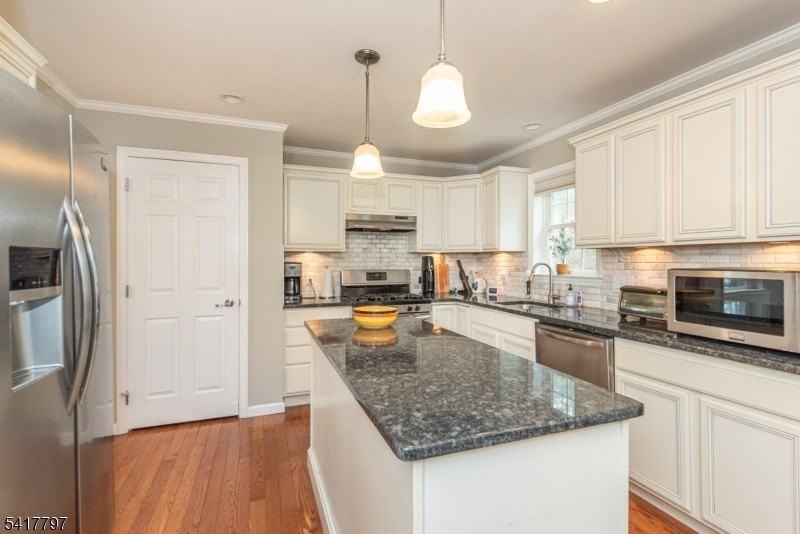 78 Western Ave - Photo 4 of 26