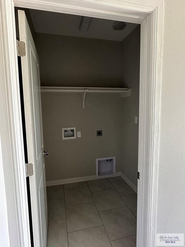 2032 Grove Ln - Photo 7 of 10