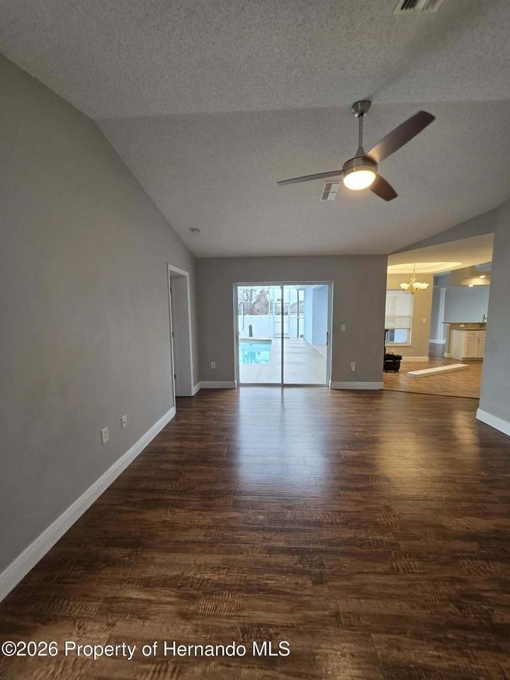 4483 Detroit St - Photo 6 of 21