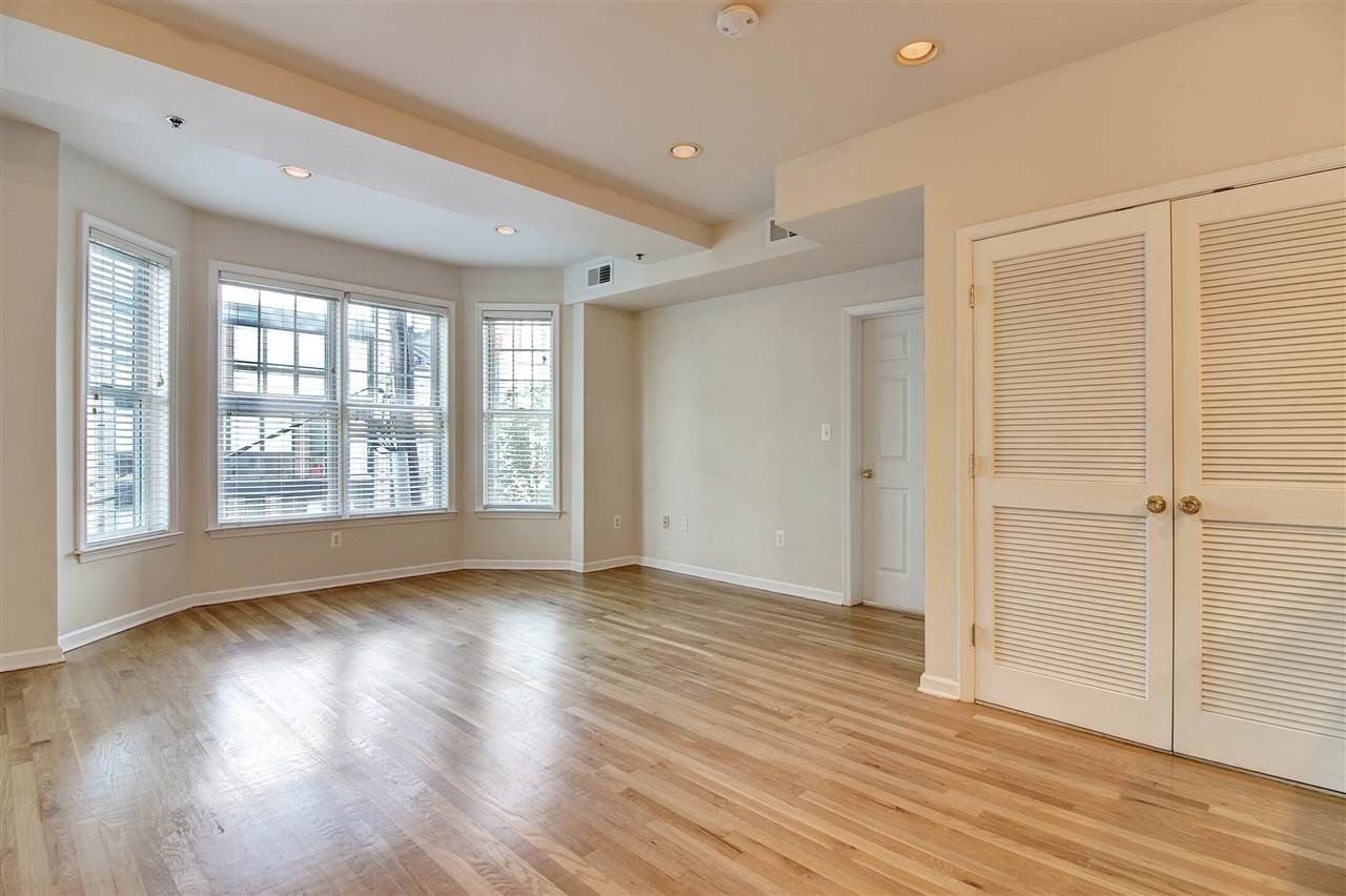 704 Clinton St #3D - Photo 3 of 15