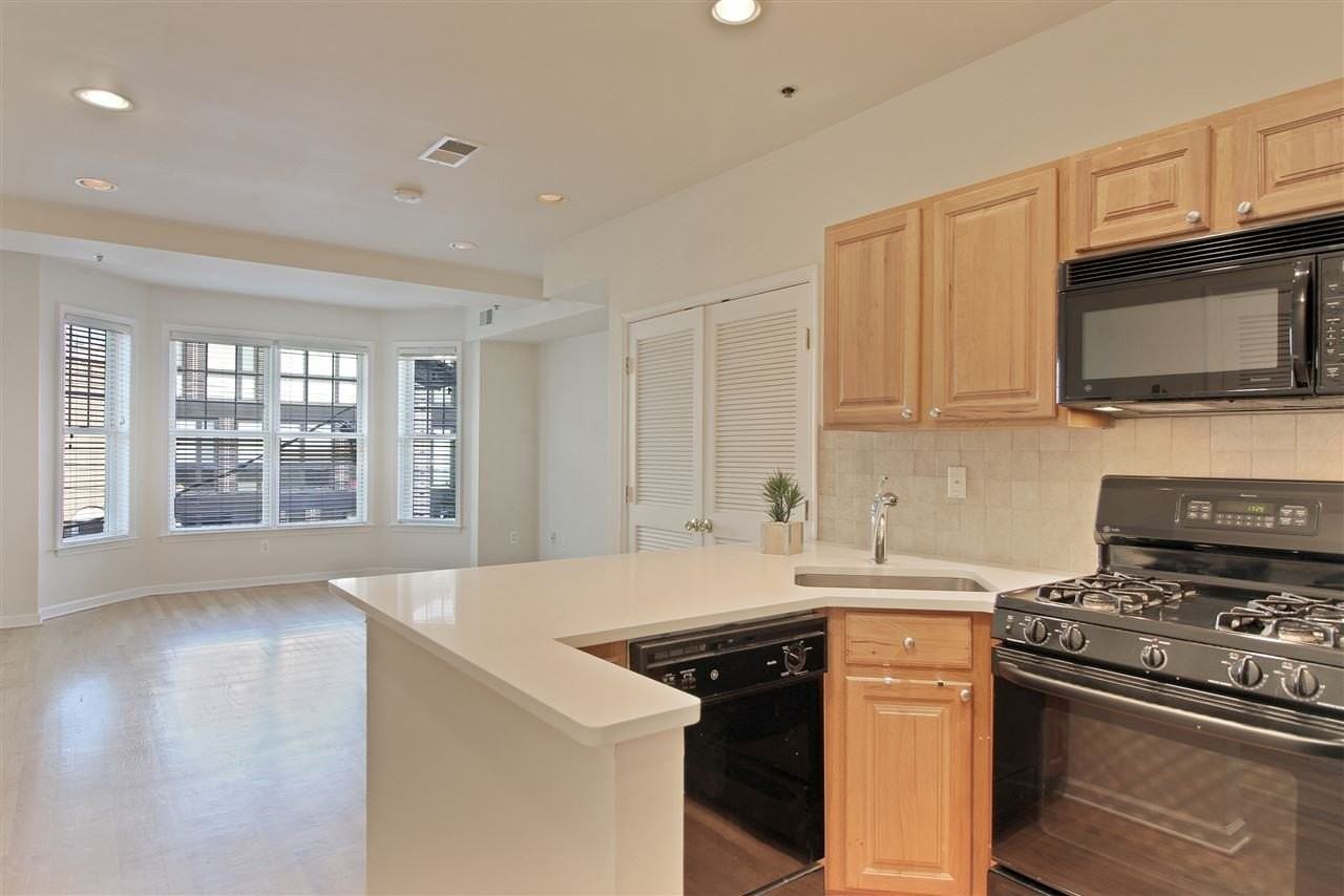 704 Clinton St #3D - Photo 4 of 15