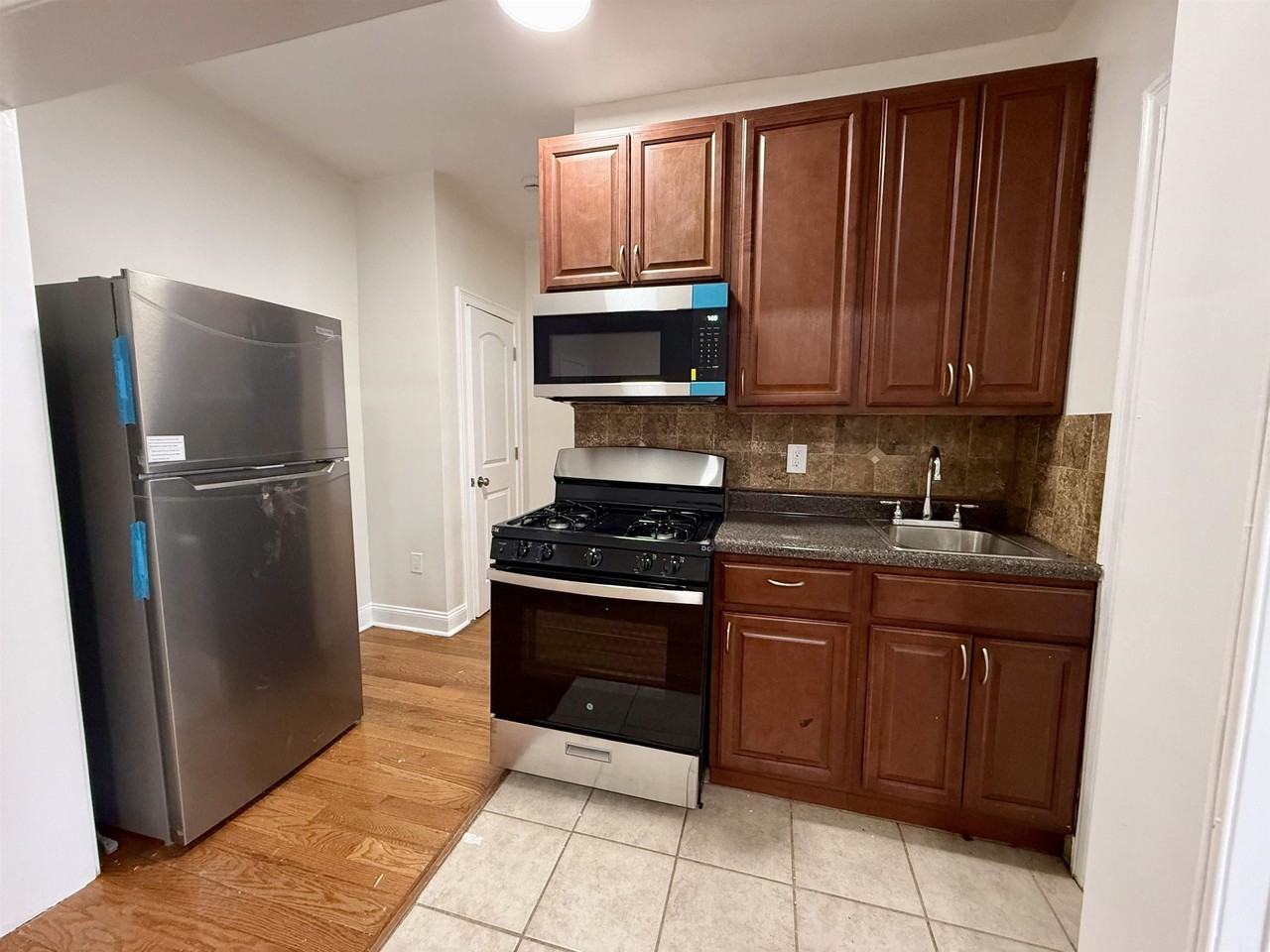 546 Bergen Ave #A7 - Photo 4 of 12