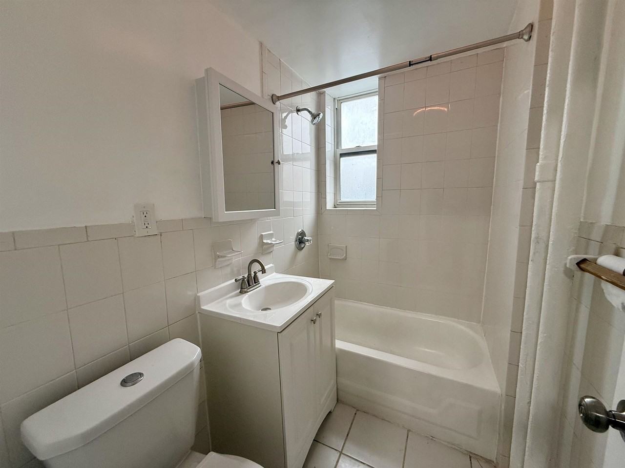 546 Bergen Ave #A7 - Photo 6 of 12