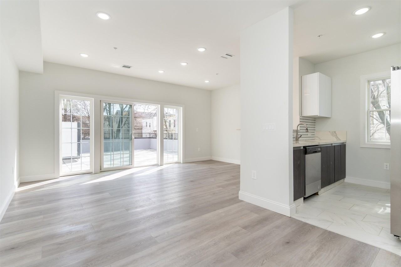 144 Bergen Ave #2E - Photo 2 of 39