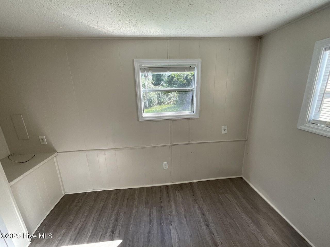 141 Denise Dr - Photo 4 of 9