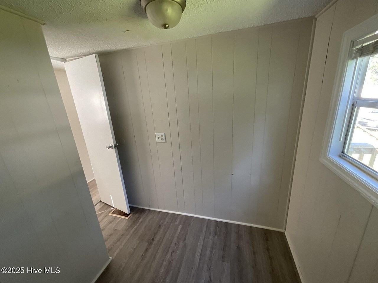 141 Denise Dr - Photo 5 of 9