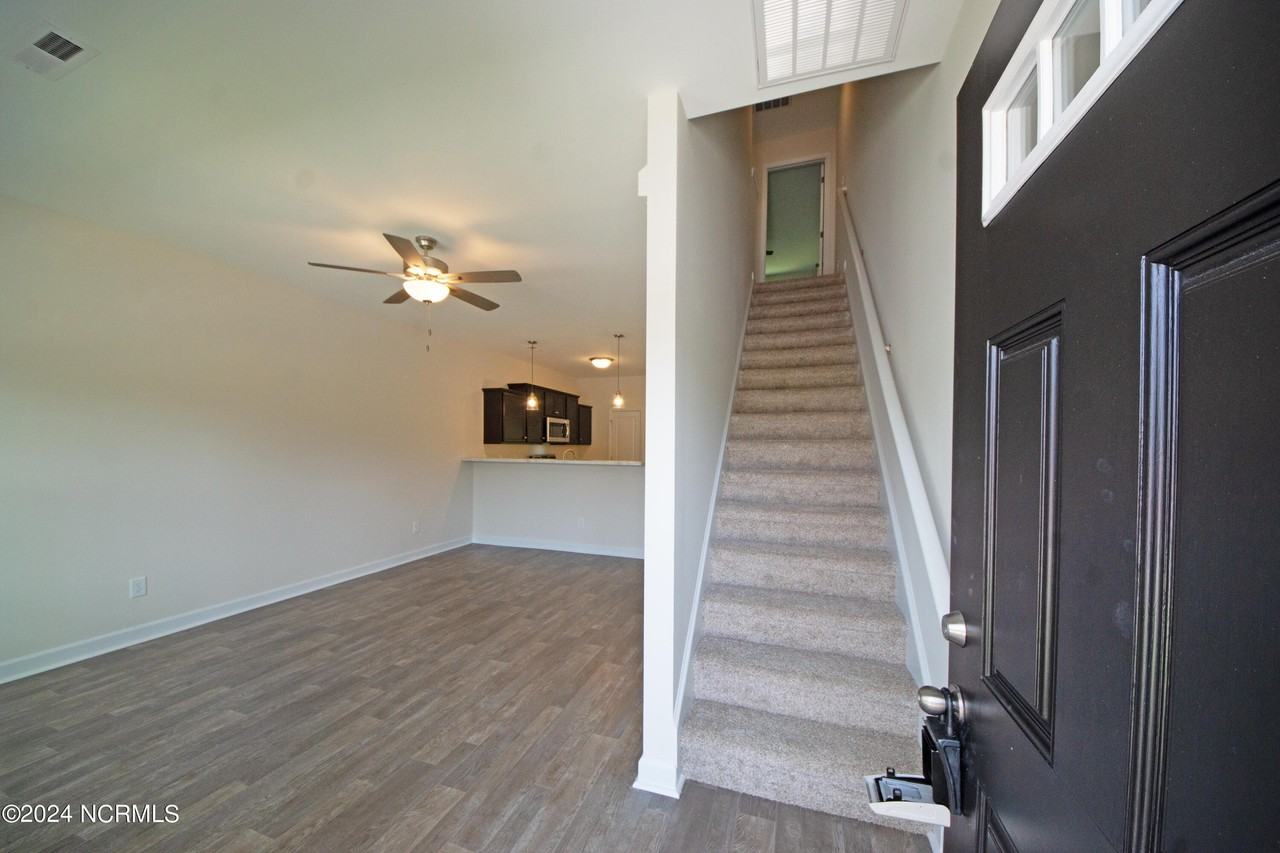 117 Jayden Dr E - Photo 6 of 28