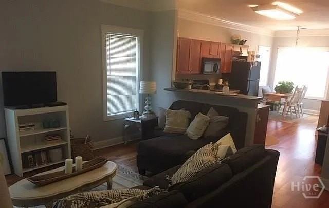 2060 Lakeside Dr - Photo 3 of 5