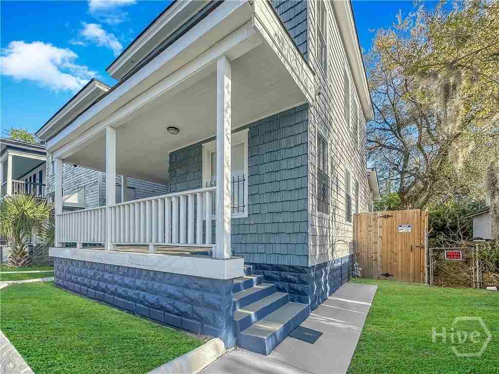 306 W 42nd St Unit A - Photo 3 of 34