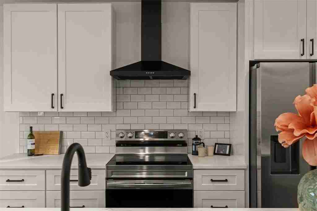 1221 E 29th St - Photo 6 of 21