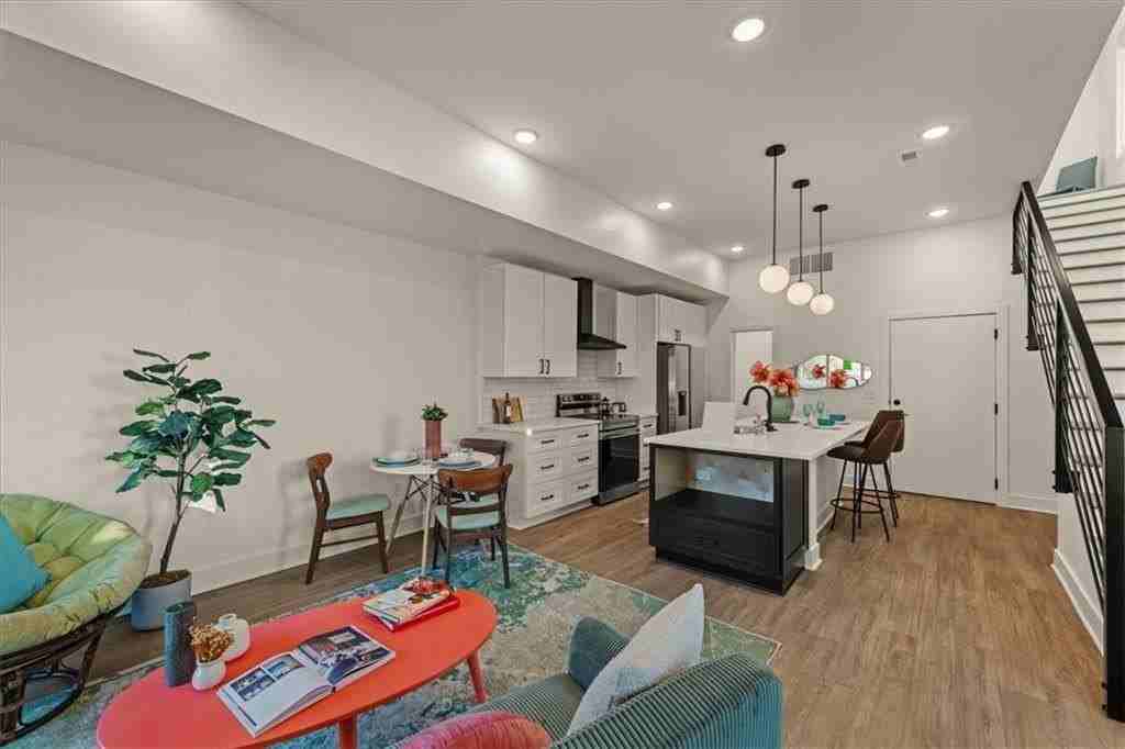 1225 E 29th St - Photo 4 of 23