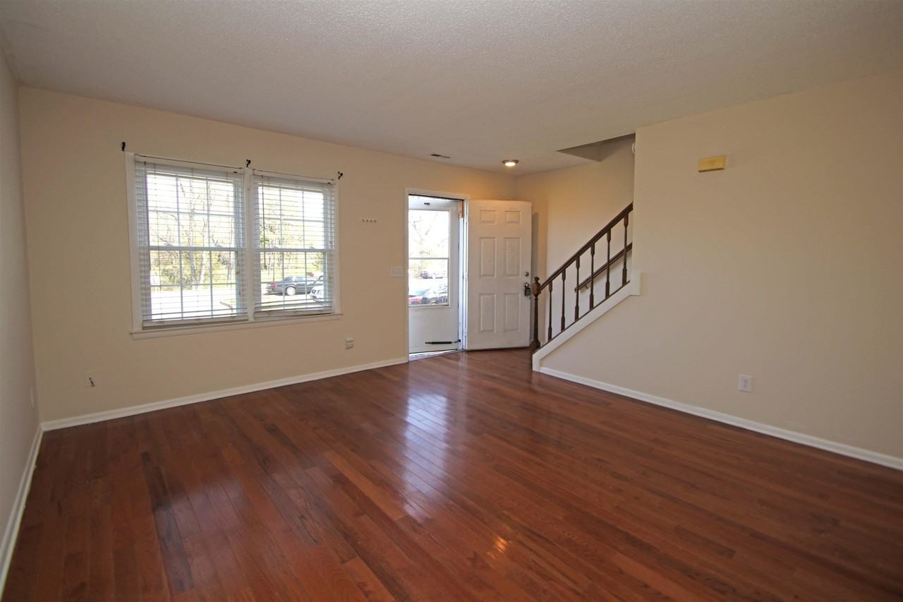 1410 Country Club Ct - Photo 3 of 20