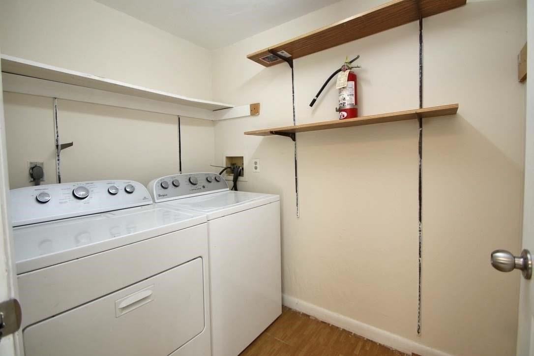 1410 Country Club Ct - Photo 7 of 20