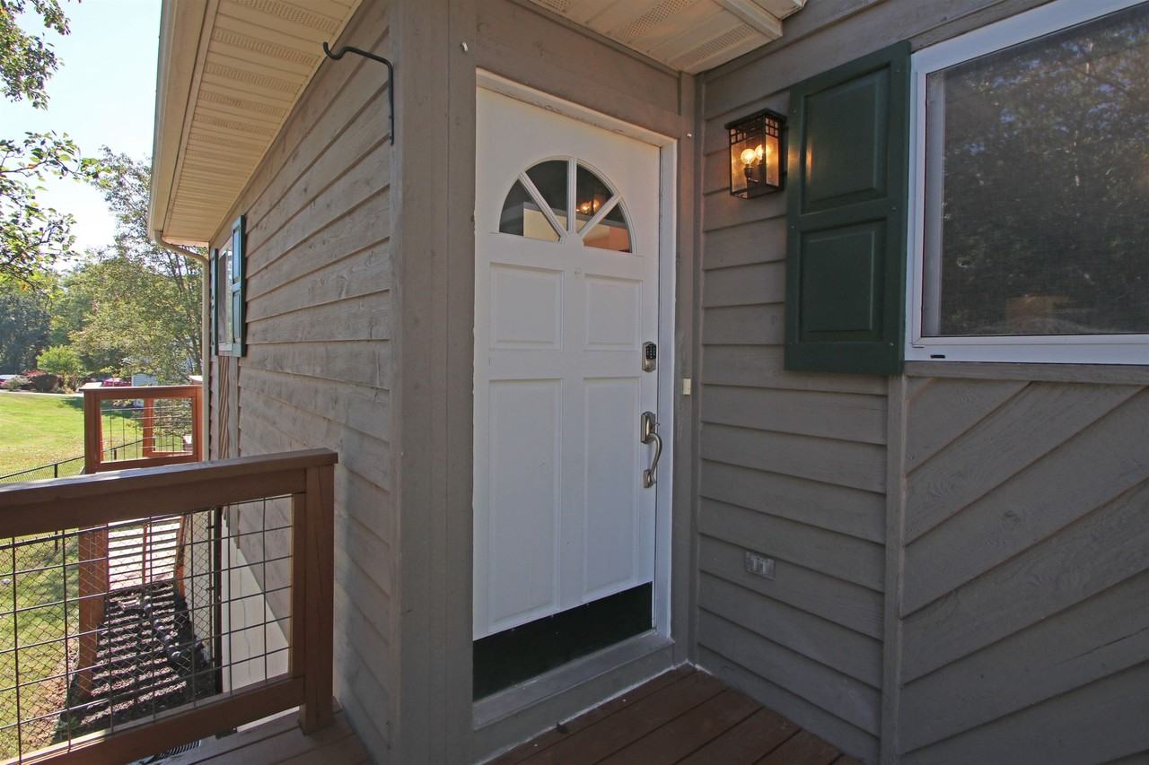 1041 Oak View Ct - Photo 2 of 23