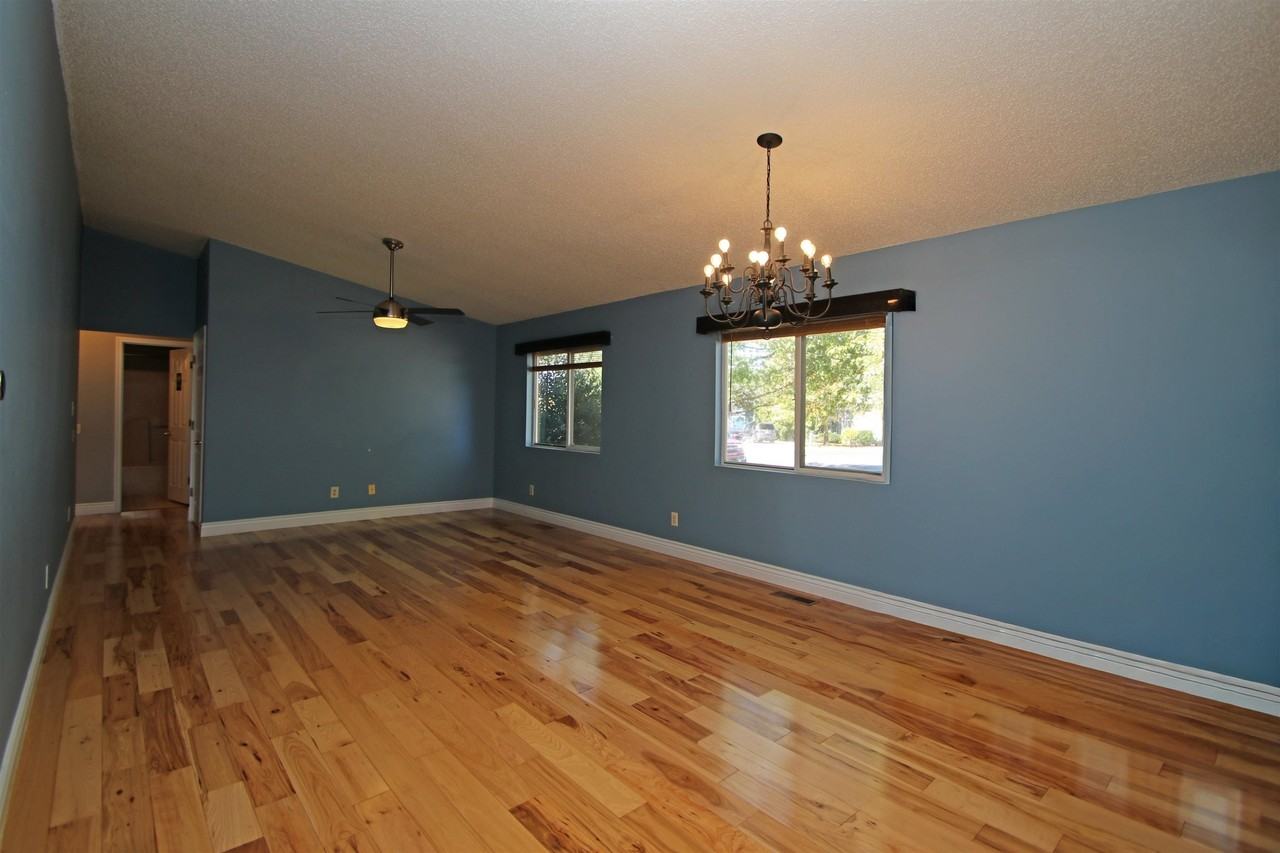 1041 Oak View Ct - Photo 3 of 23