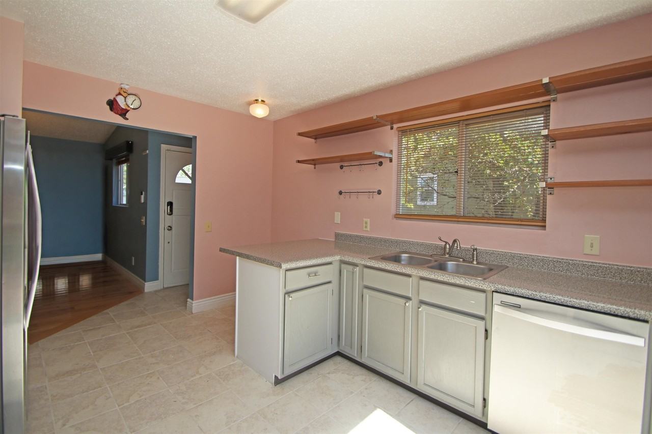 1041 Oak View Ct - Photo 5 of 23