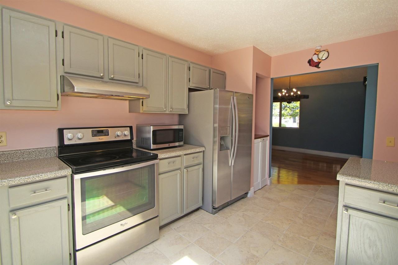 1041 Oak View Ct - Photo 6 of 23