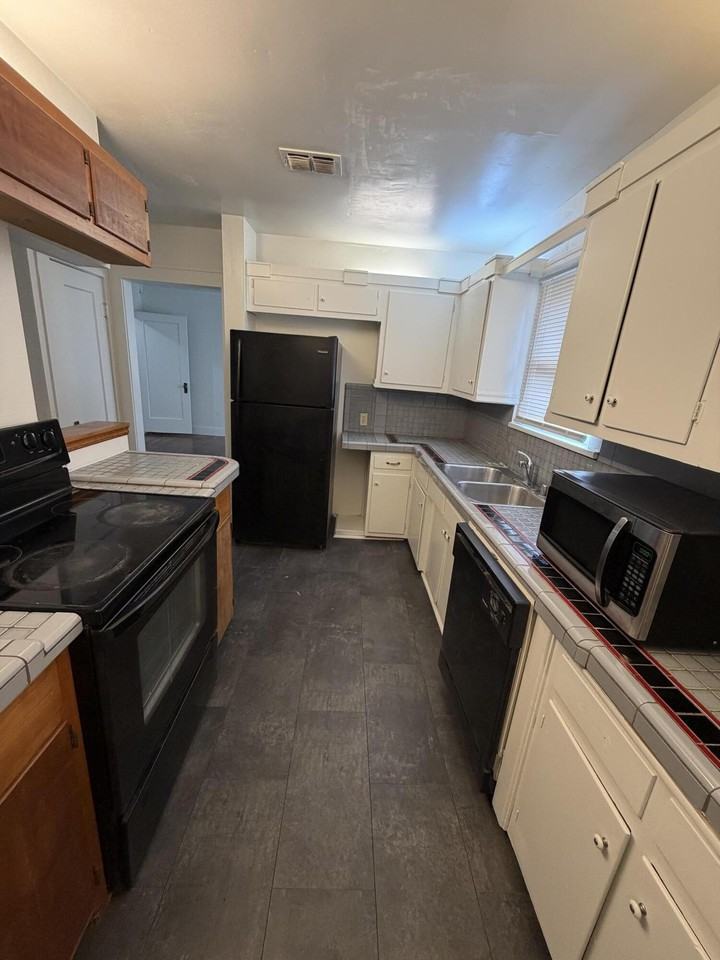 2220 16th Street unit: Front - Photo 6 of 11