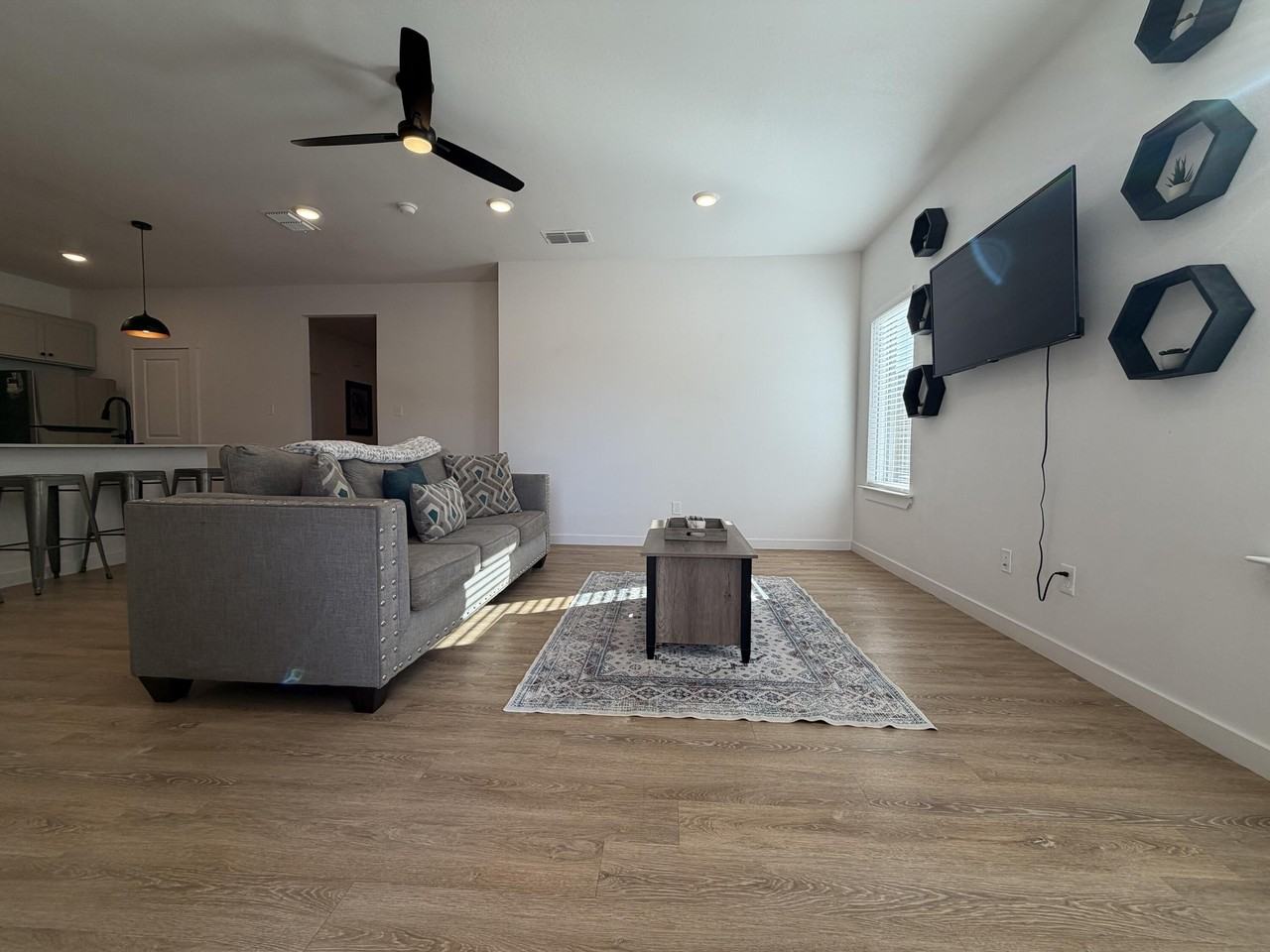 5807 Virginia Ave - Photo 3 of 26