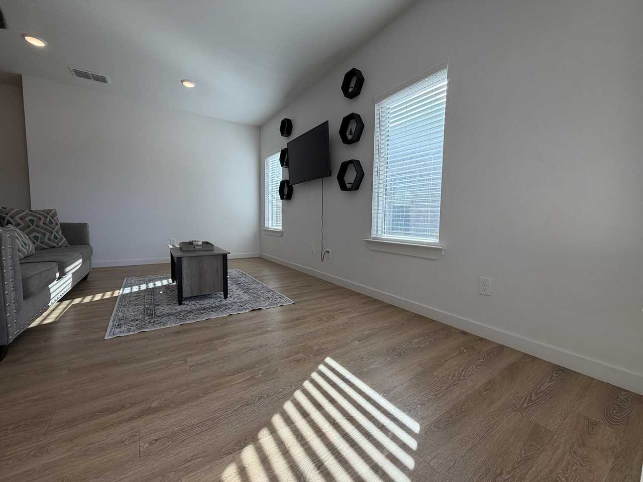 5807 Virginia Ave - Photo 4 of 26