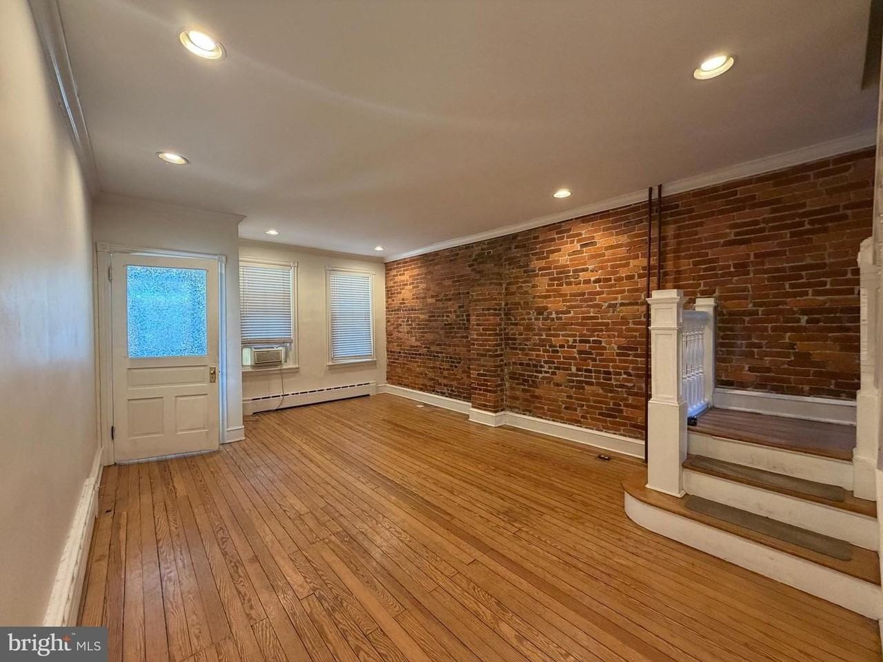 1505 Hancock St - Photo 2 of 15