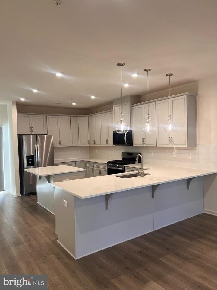 8220 Longford Rd - Photo 3 of 23