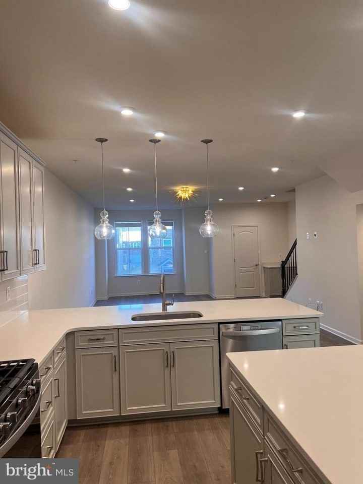 8220 Longford Rd - Photo 7 of 23