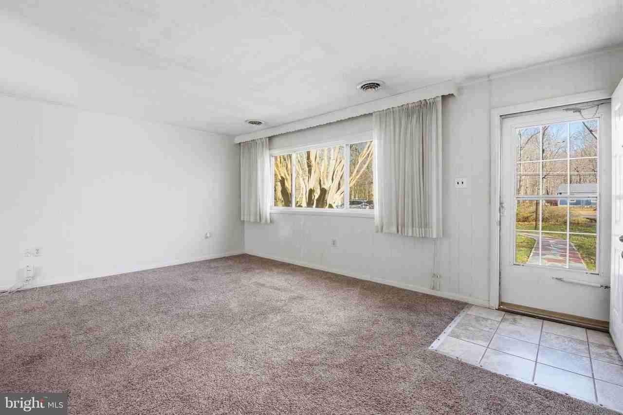 1469 Cedarhurst Rd - Photo 5 of 19