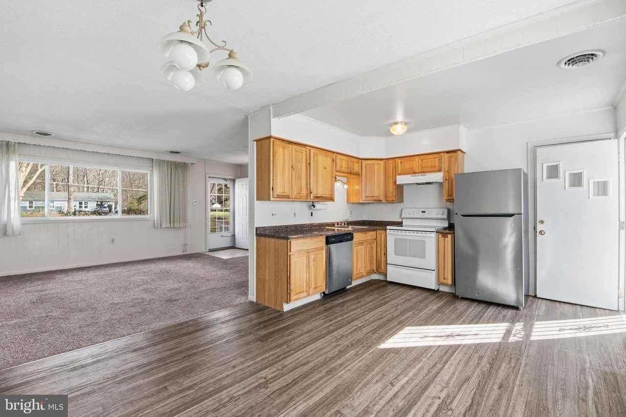 1469 Cedarhurst Rd - Photo 6 of 19