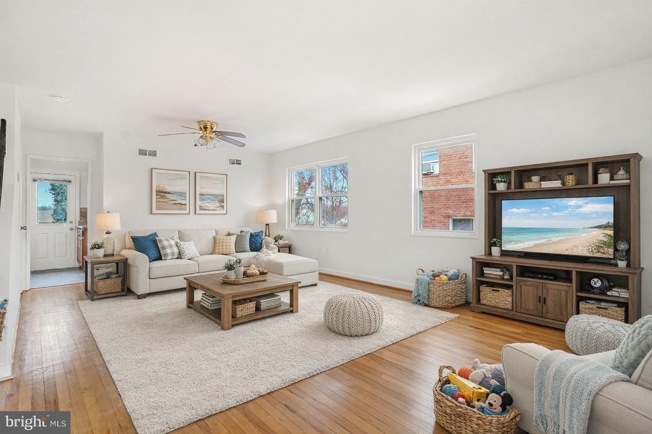 6212 Carters Ln - Photo 3 of 34