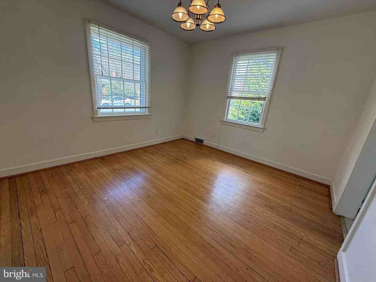 2115 N Potomac St - Photo 5 of 33