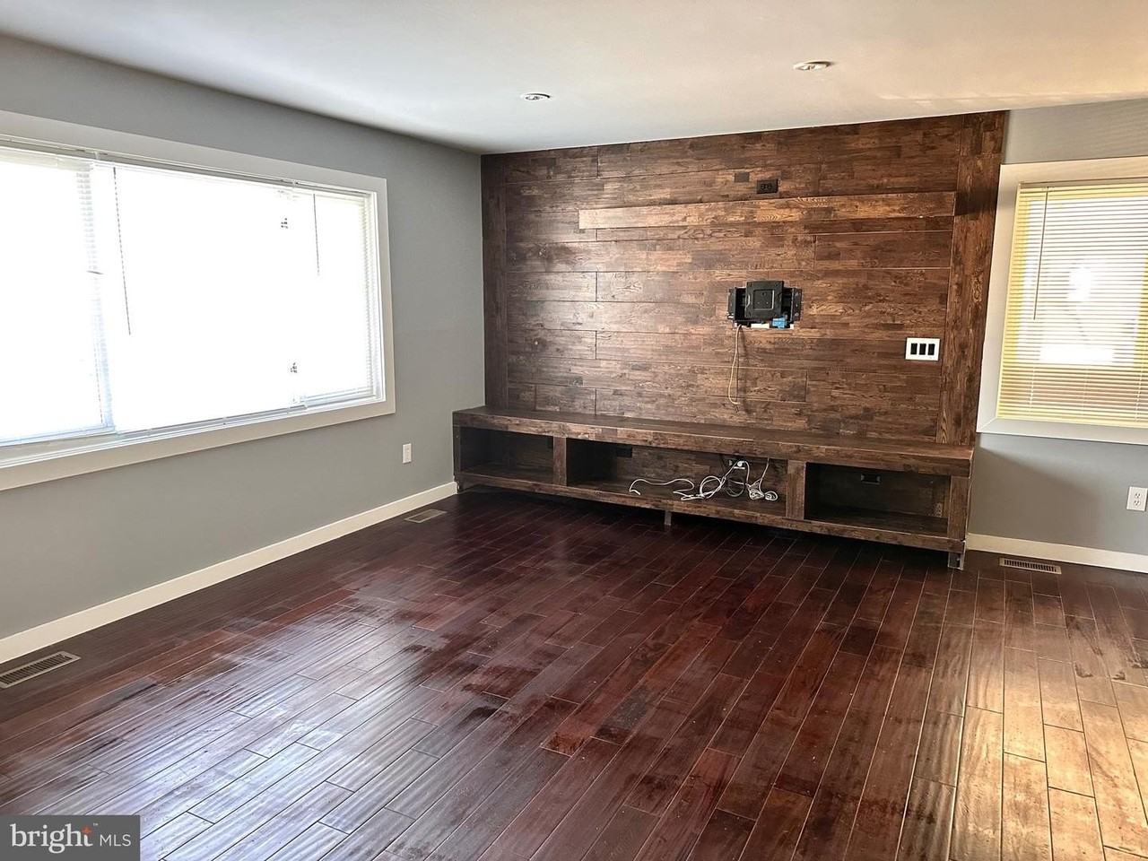 6406 Wilcox Ct - Photo 3 of 14