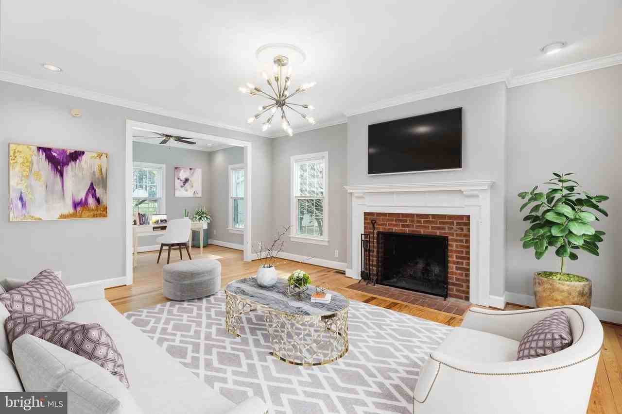 1445 Heatherstone Dr - Photo 2 of 40