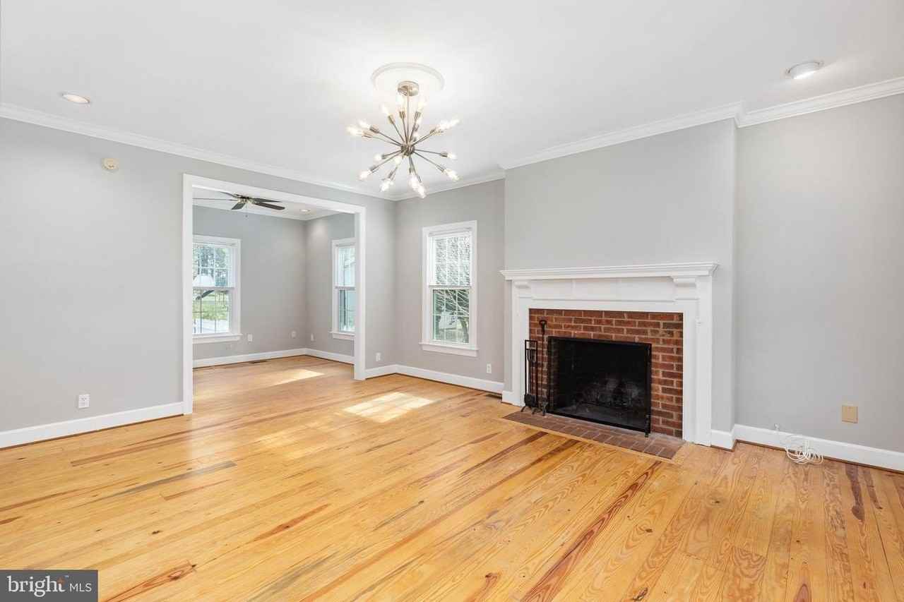 1445 Heatherstone Dr - Photo 3 of 40