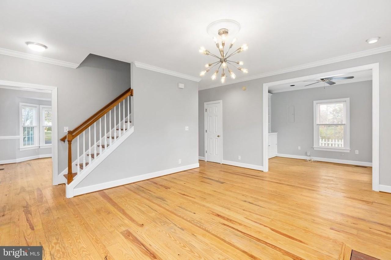 1445 Heatherstone Dr - Photo 4 of 40