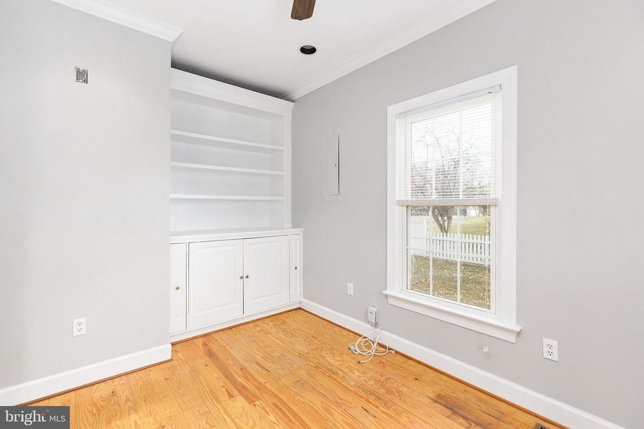 1445 Heatherstone Dr - Photo 7 of 40