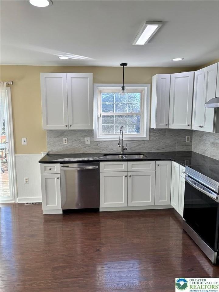 5039 Shawnee Blvd - Photo 4 of 25