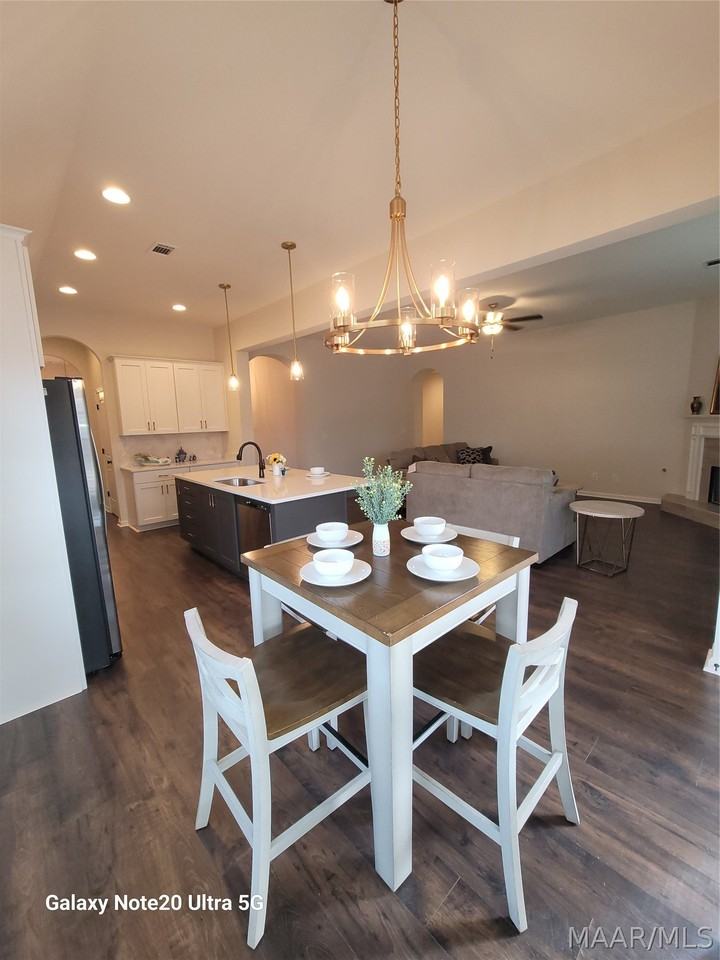 229 Lismore Pl - Photo 2 of 10