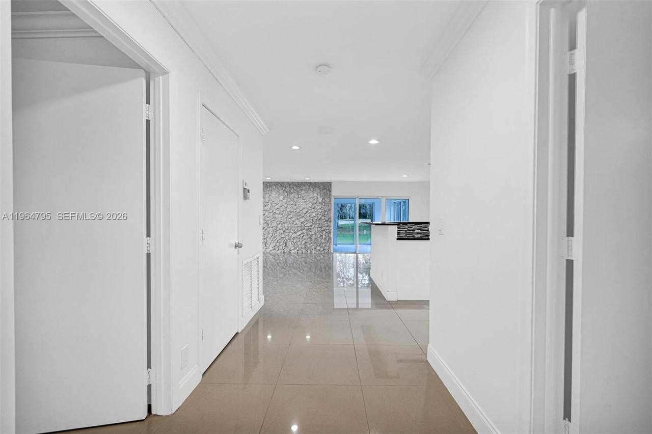 820 E Cypress Ln #V38 - Photo 4 of 50