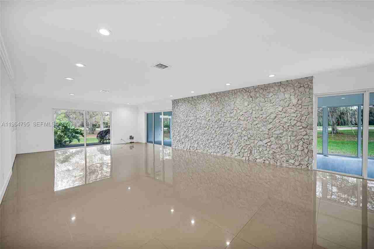 820 E Cypress Ln #V38 - Photo 6 of 50