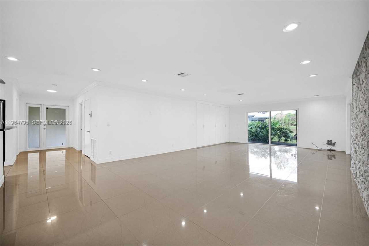 820 E Cypress Ln #V38 - Photo 7 of 50