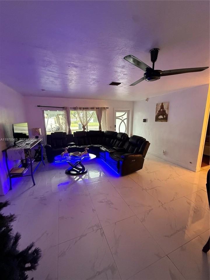 710 N 66th Ter - Photo 4 of 24