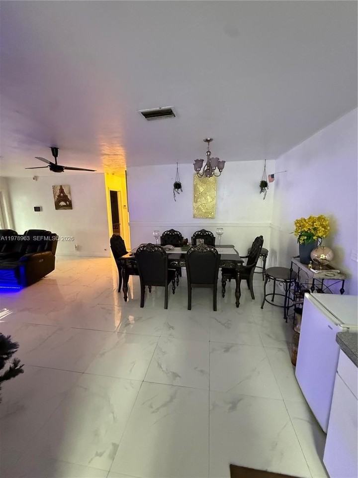 710 N 66th Ter - Photo 5 of 24