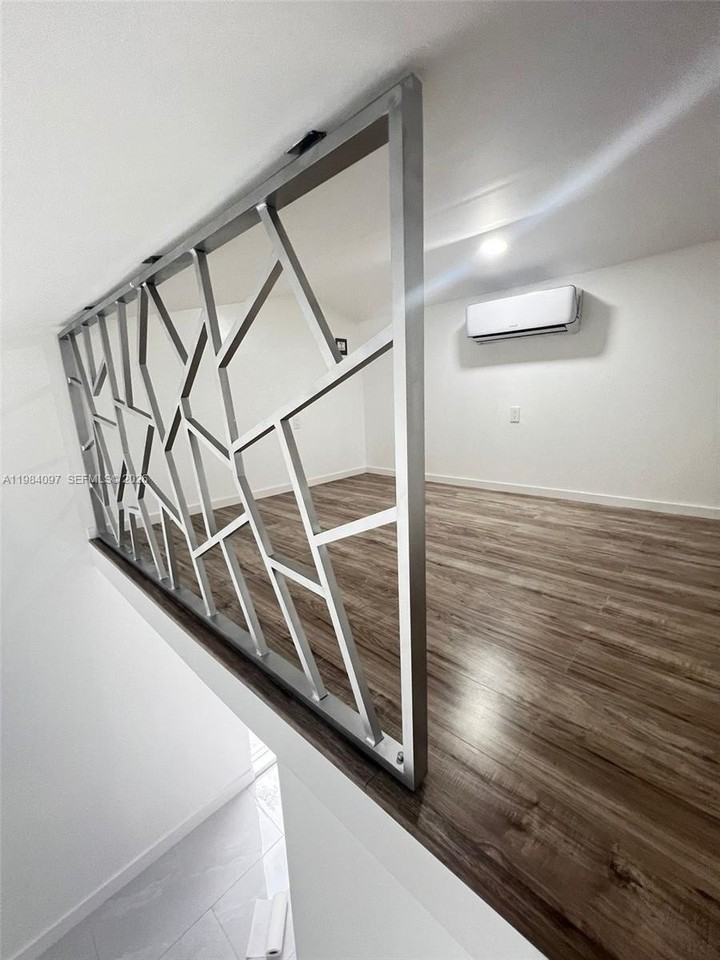 4021 Nw 6th St - Photo 2 of 2