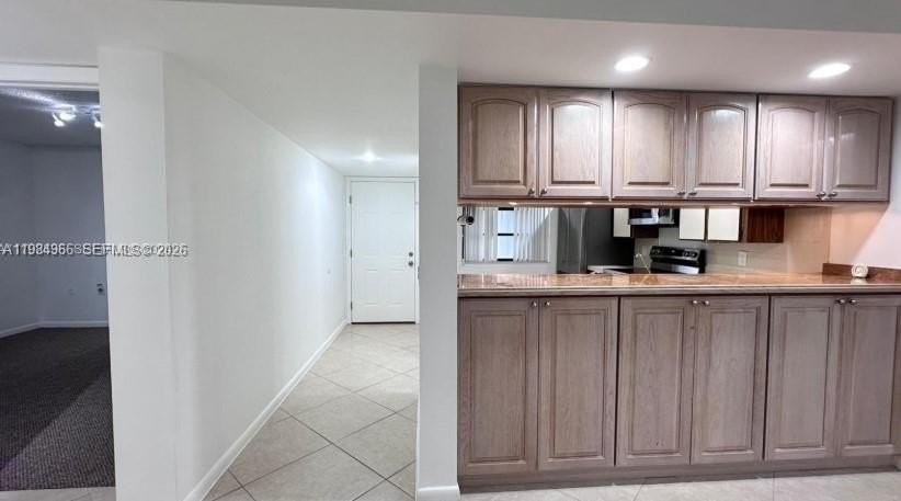 1703 Whitehall Dr #104 - Photo 4 of 16